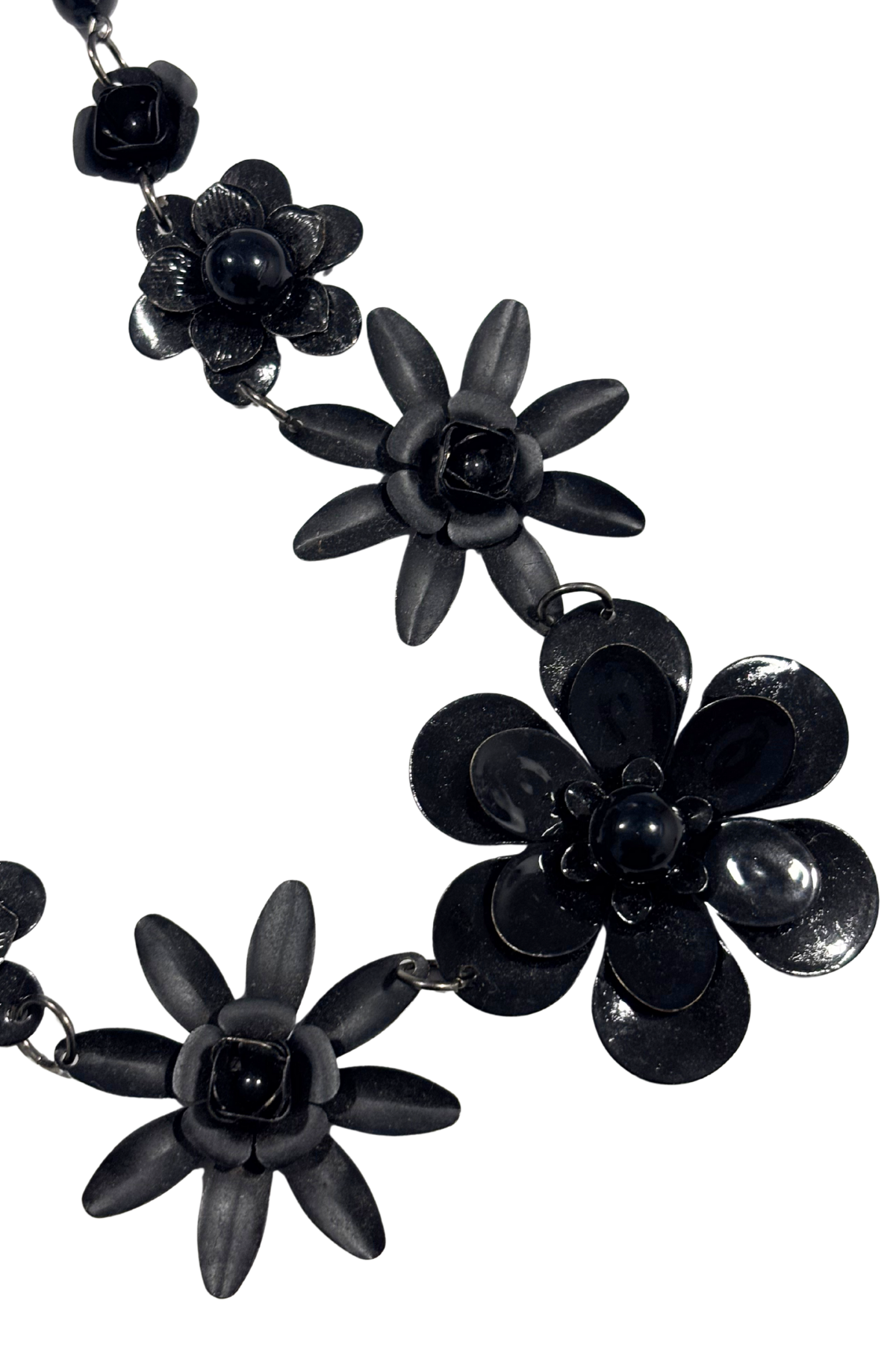 Metal flowers necklace