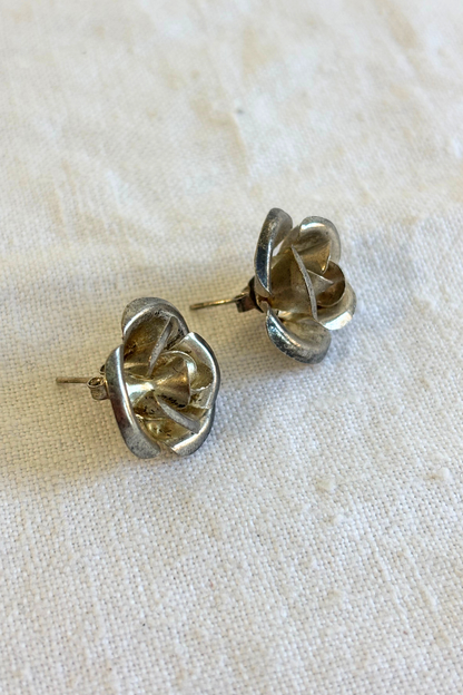 Metal rose earrings