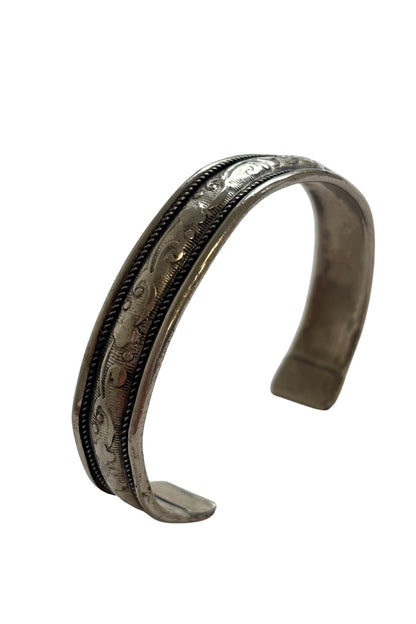 Regal inspired arm band