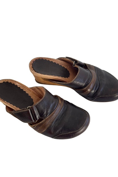 Brown leather sandals, 36