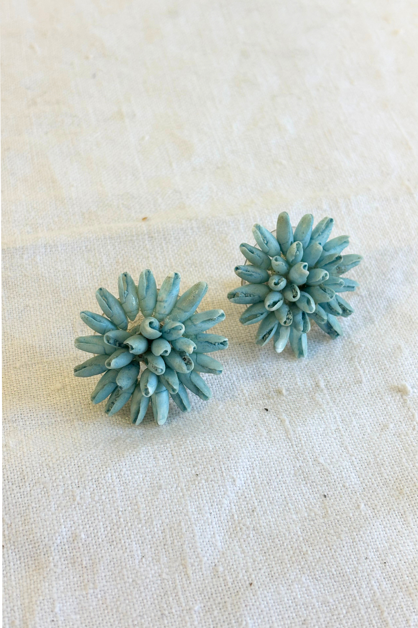 Vintage shell flower screw on earrings