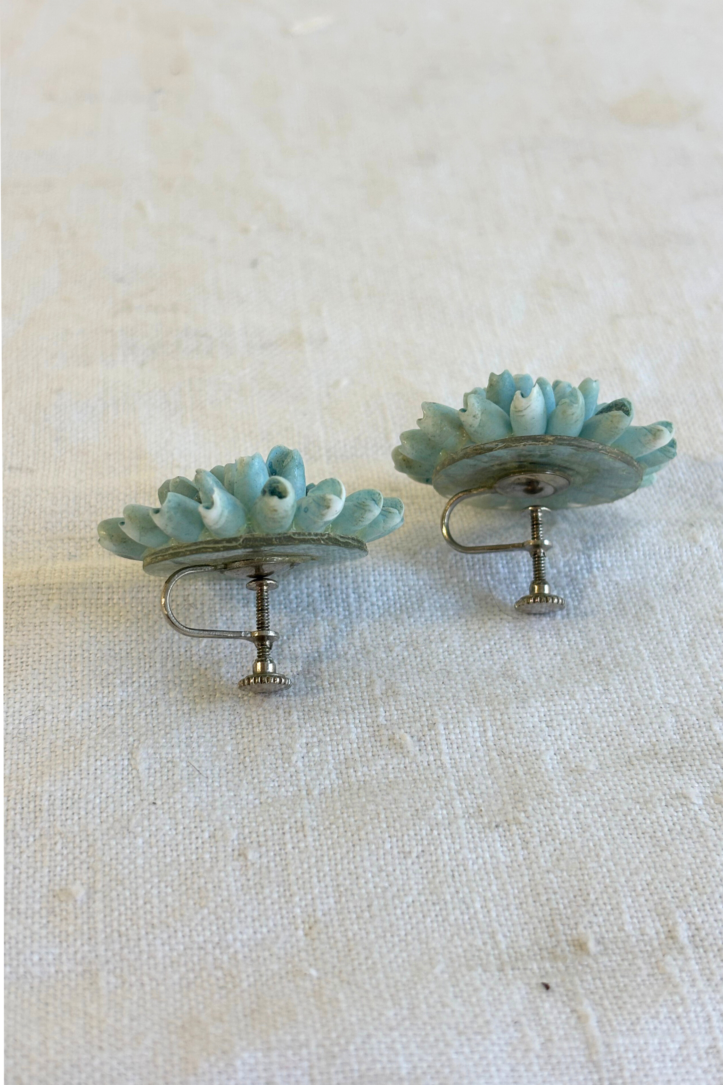 Vintage shell flower screw on earrings