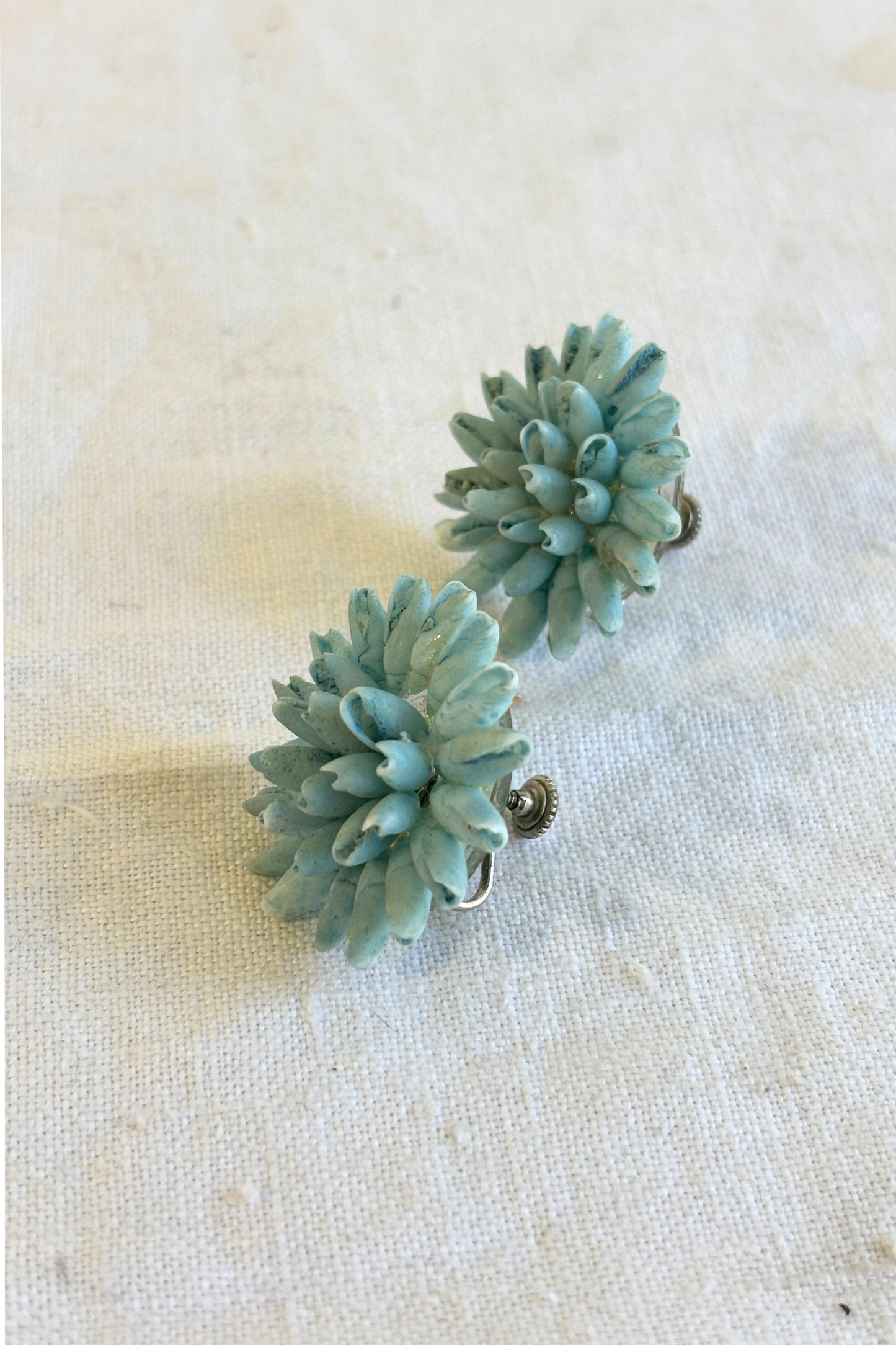 Vintage shell flower screw on earrings