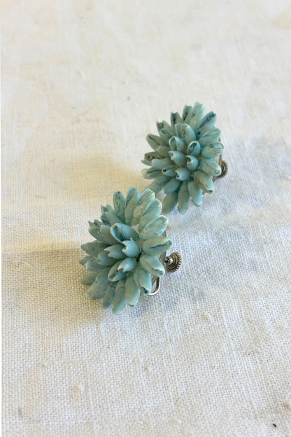 Vintage shell flower screw on earrings