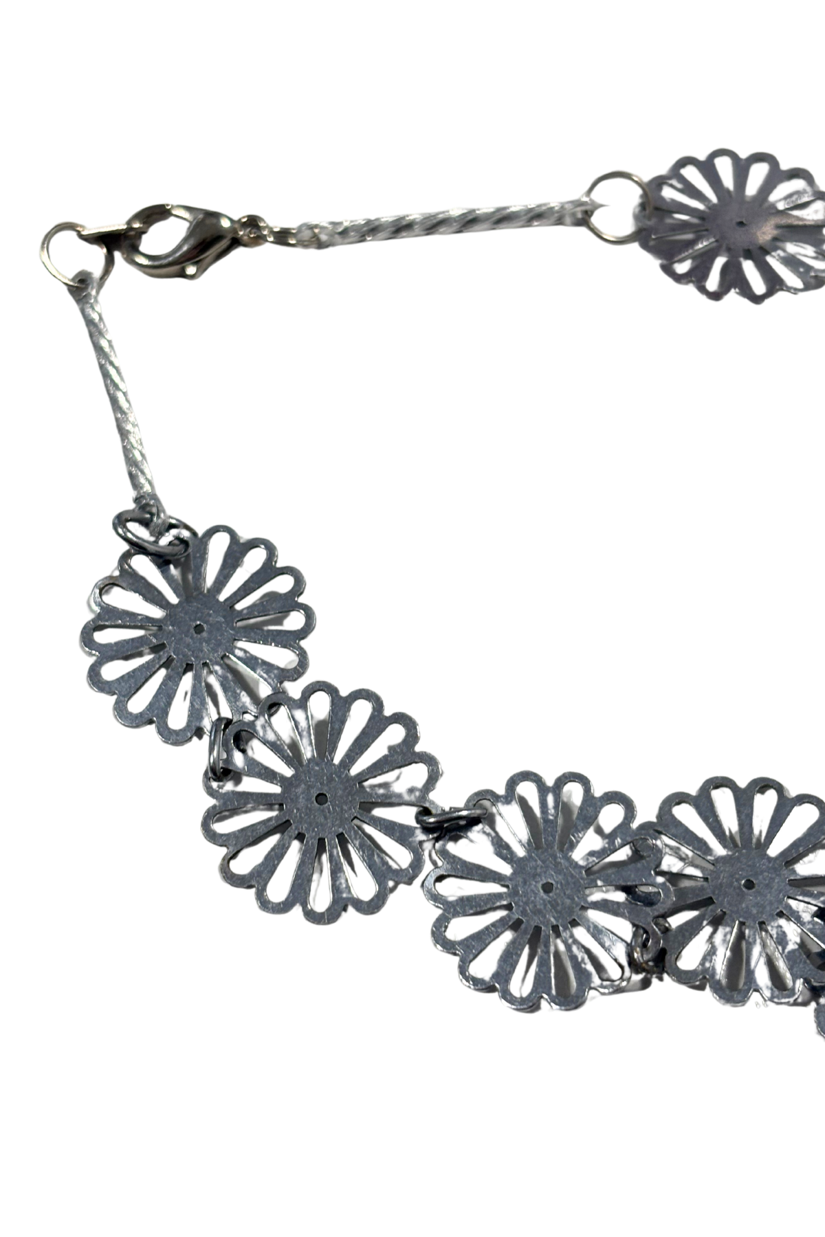 Daisy chain necklace