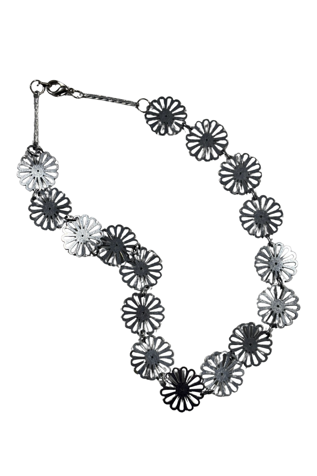 Daisy chain necklace
