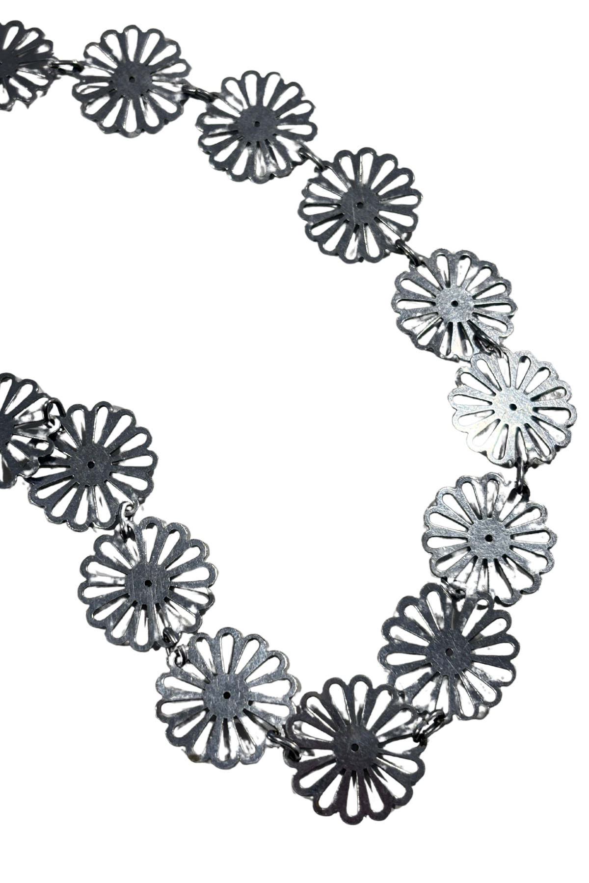 Daisy chain necklace