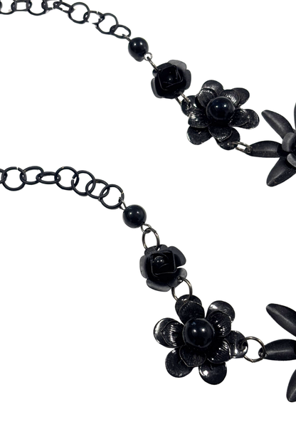 Metal flowers necklace