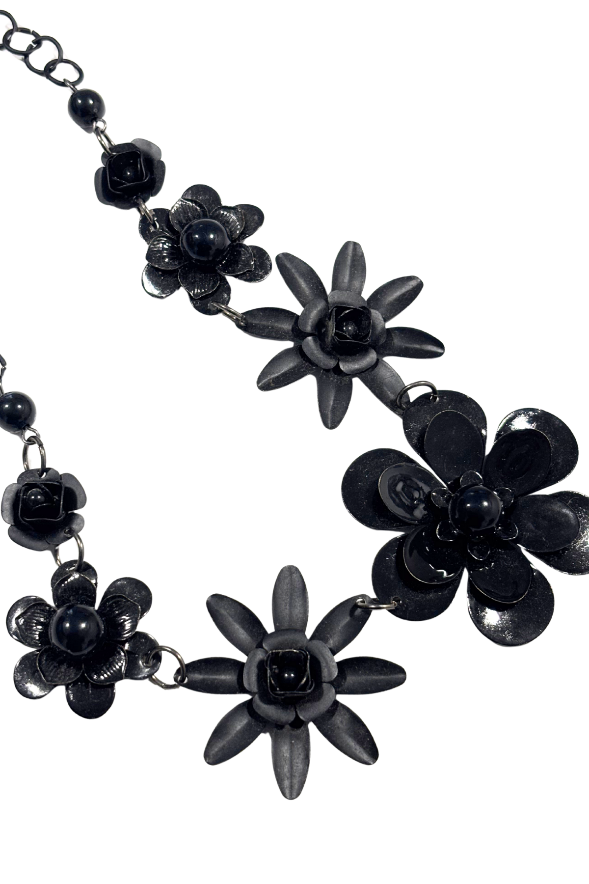 Metal flowers necklace