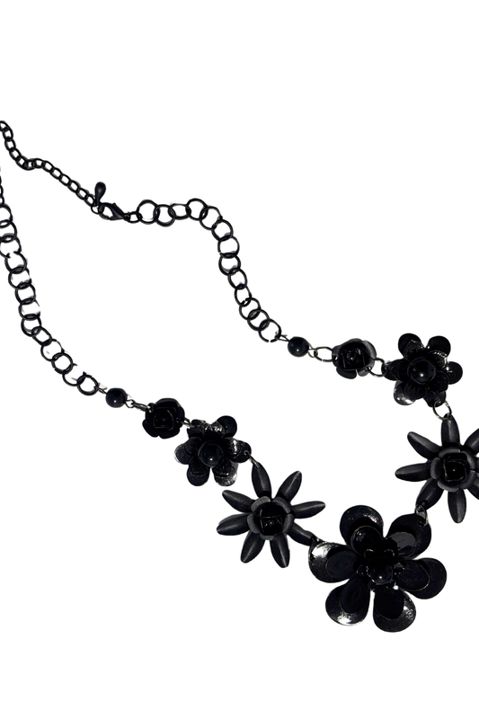 Metal flowers necklace