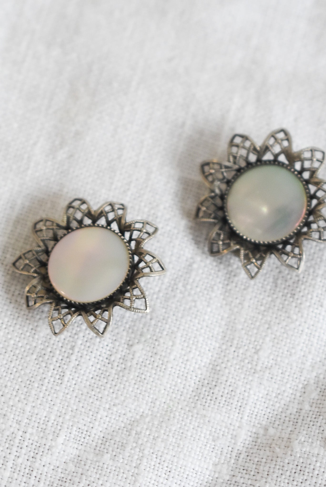 Vintage pearlescent flower clip-on earrings