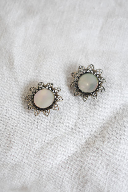 Vintage pearlescent flower clip-on earrings