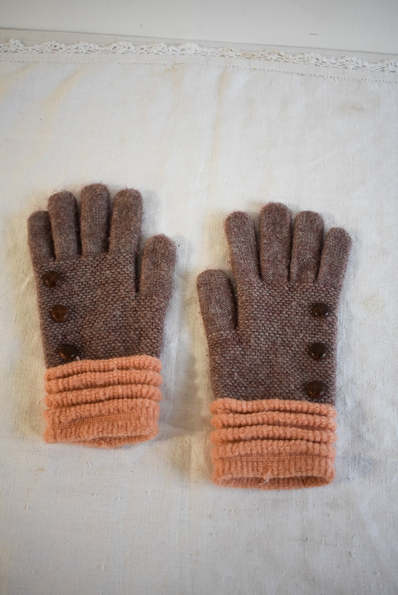 Super cute vintage handknit gloves