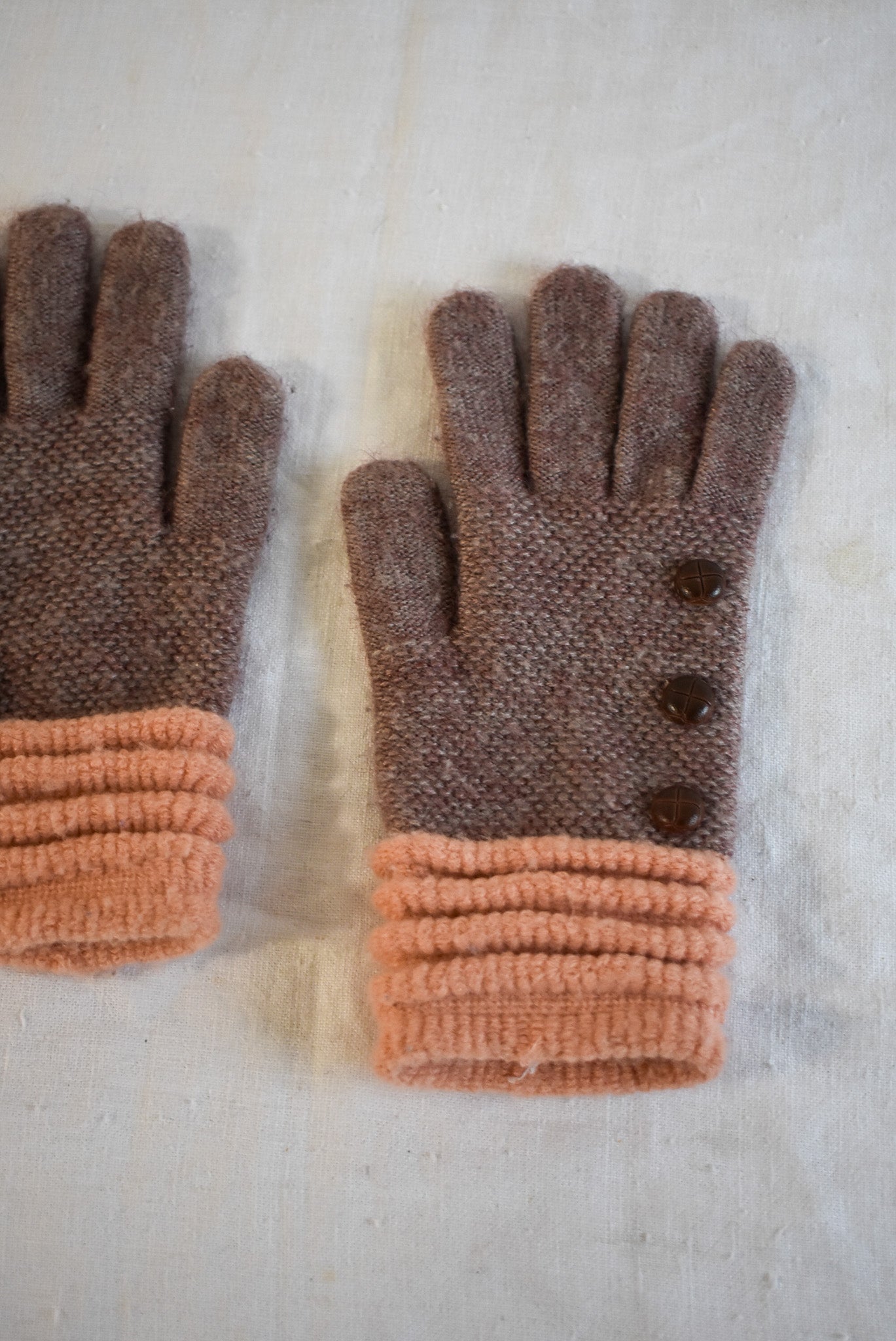 Super cute vintage handknit gloves