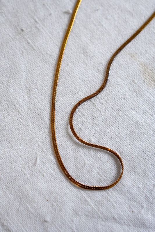 Delicate golden S-chain necklace