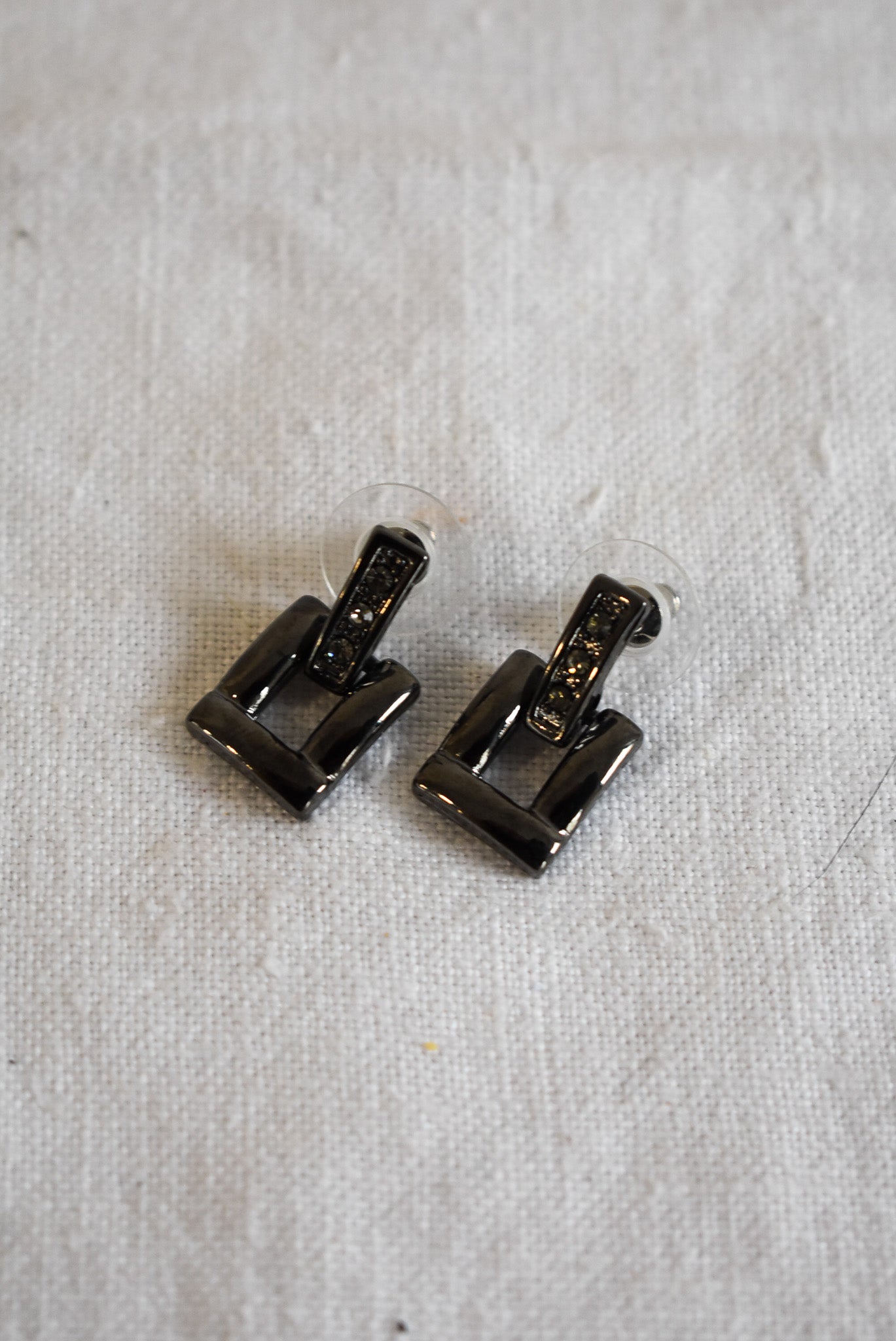Dangly buckle studs