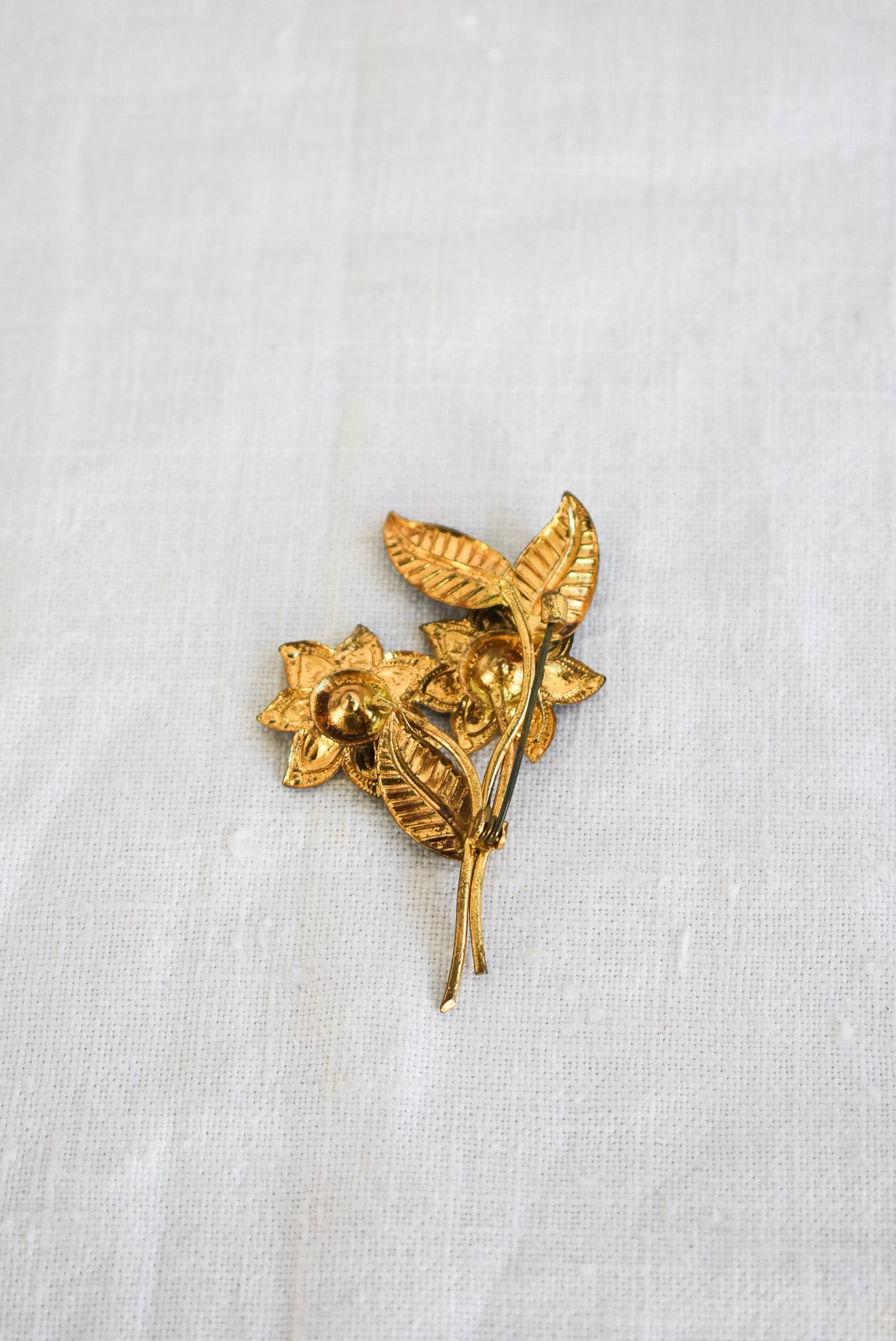 Bunch of flowers golden brooch