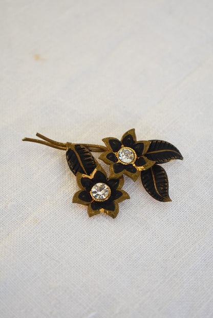 Bunch of flowers golden brooch