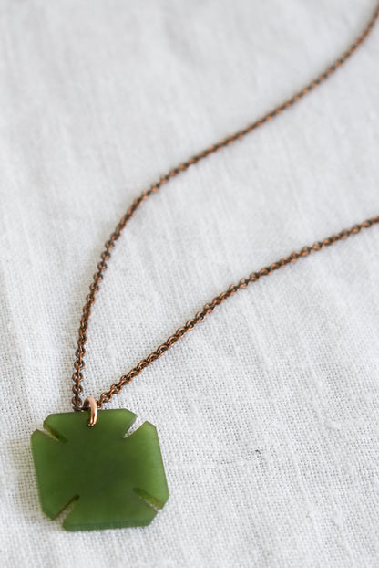 Antique 9ct Gold NZ Jade necklace